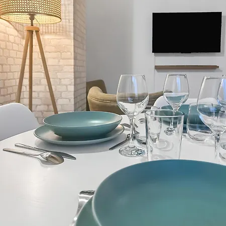 Angevin Avec Terrasse Et Wifi Rapide 아파트