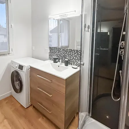 Angevin Avec Terrasse Et Wifi Rapide 아파트 앙제