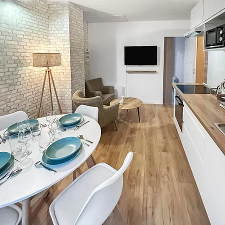 Angevin Avec Terrasse Et Wifi Rapide Appartamento