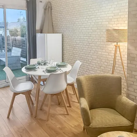 Angevin Avec Terrasse Et Wifi Rapide Apartament *