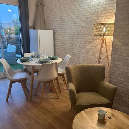 Angevin Avec Terrasse Et Wifi Rapide Apartament *